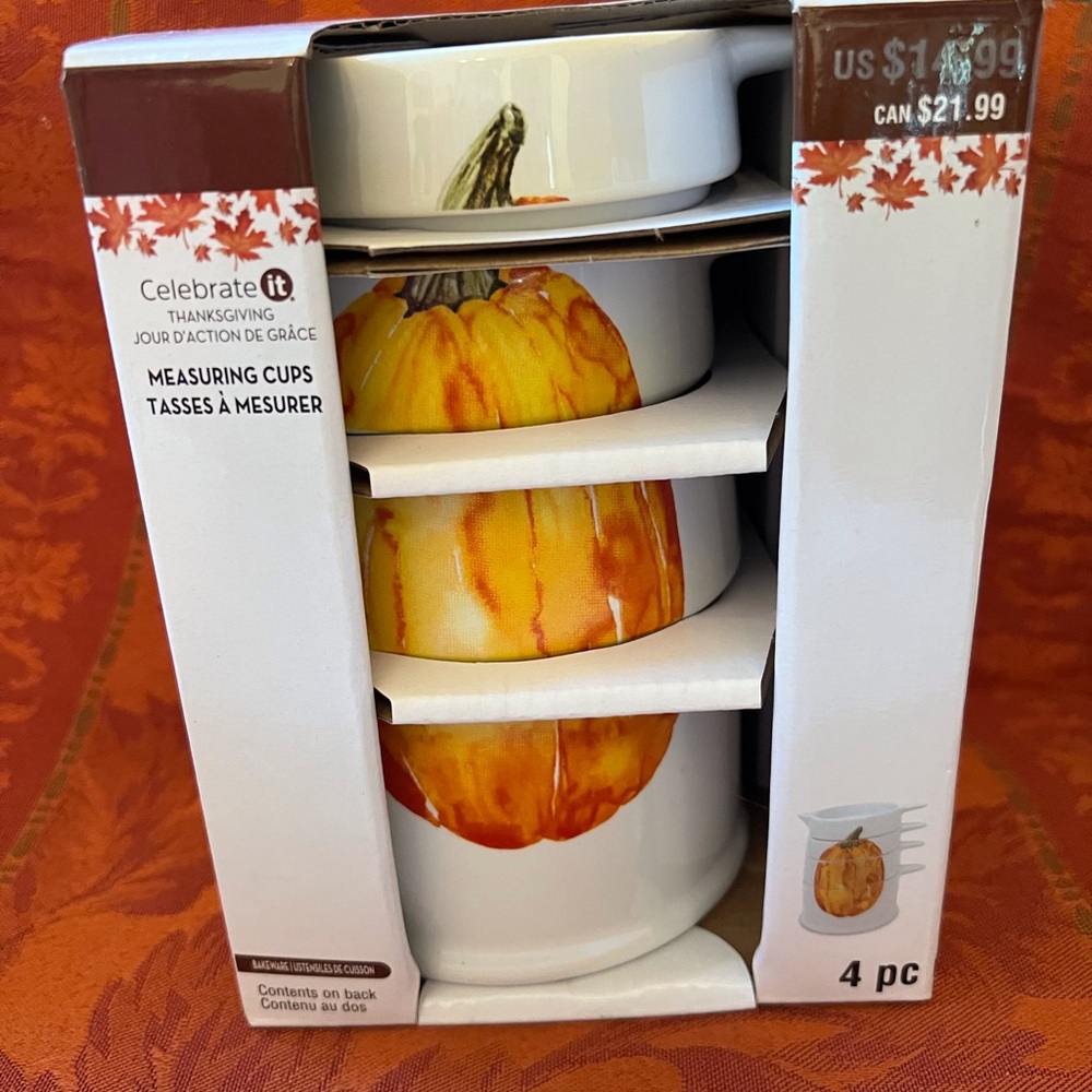 CELEBRATE IT MEASURING CUPS 4 PIECES - NEW